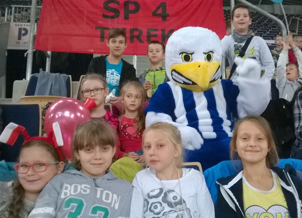 uczniowie czworki na trybunach atlas areny 2 20161021 1967458524